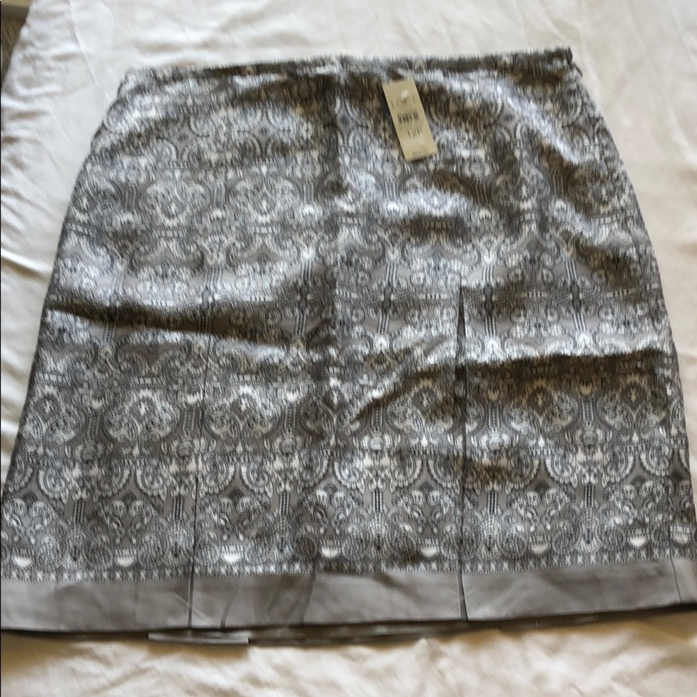 NWT Silk skirt w/ lining and kick pleats